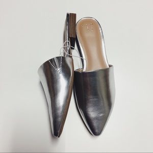 NWT metallic silver mules flats sz 7